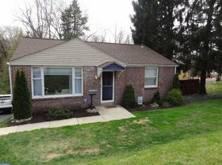 5246 Arrowhead Ln, Drexel Hill, PA 19026