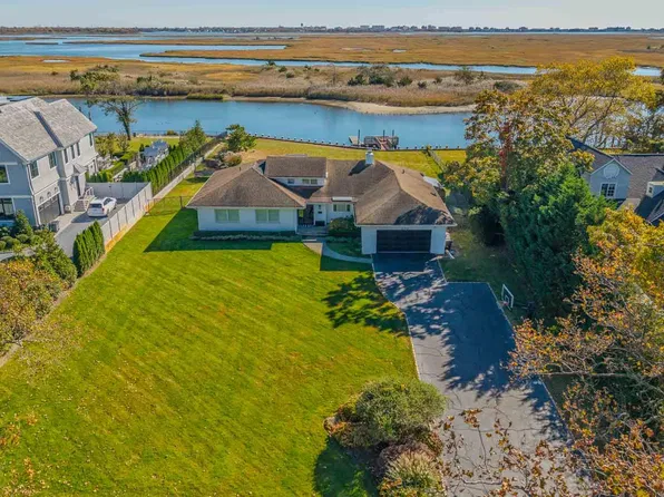 270 Dolphin Drive, Hewlett Neck, NY 11598