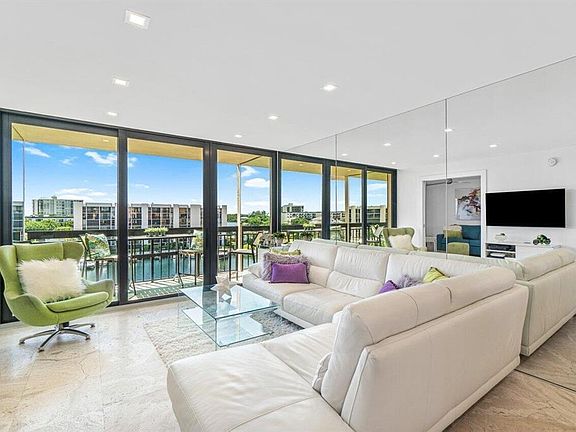 4th image of 2707 N Ocean Boulevard #D603