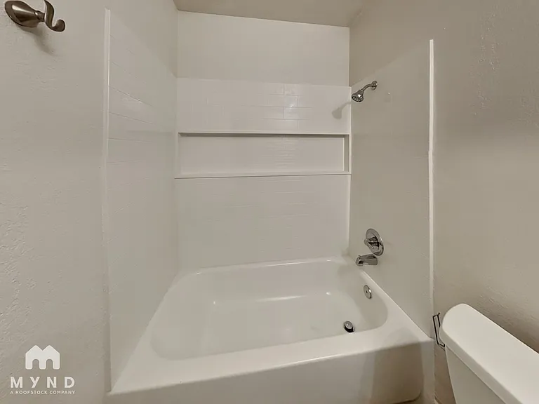 2265 W Ross Ave — Photo 12