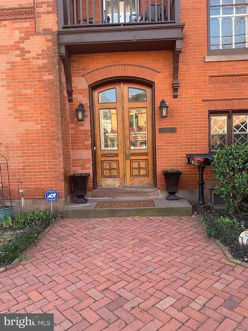 256 Radcliffe St — Photo 4