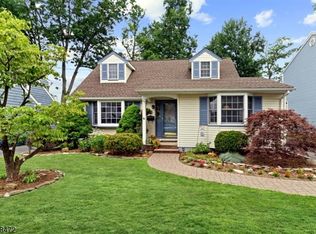 25 Dixie Ave, Hawthorne, NJ 07506