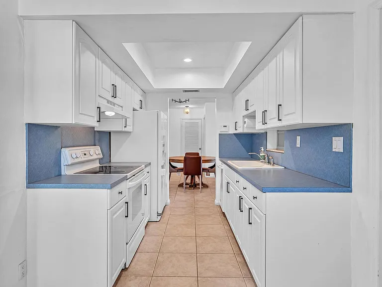 313 NW 42nd St — Photo 8