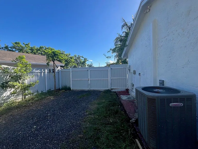 16802 SW 109th Ct — Photo 18
