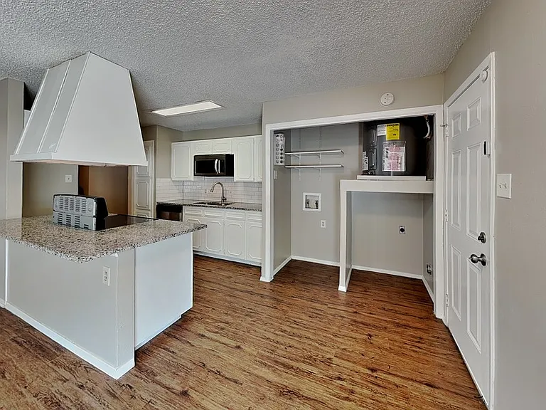 701 Admiralty Way — Photo 4