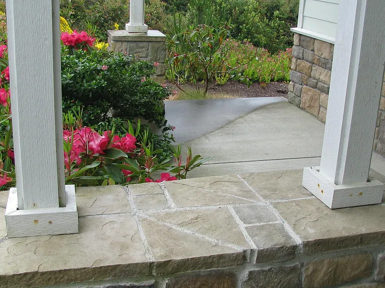 2091 Royal Street Georges Dr — Photo 9