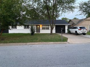 2613 N 15th St, Rogers, AR 72756