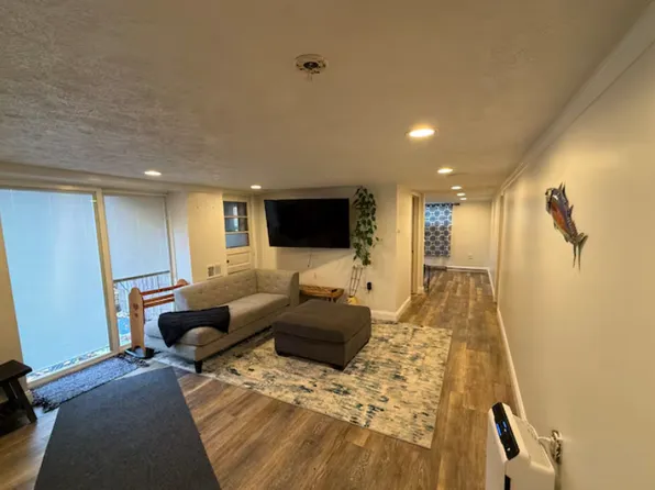 6076 Smith Rd, North Syracuse, NY 13212