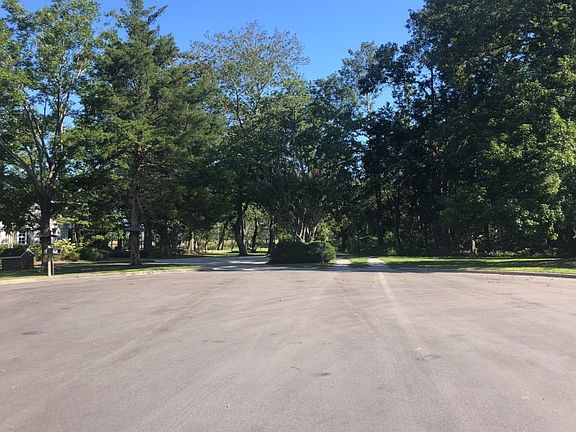 4th image of 1010 Oak Dr
