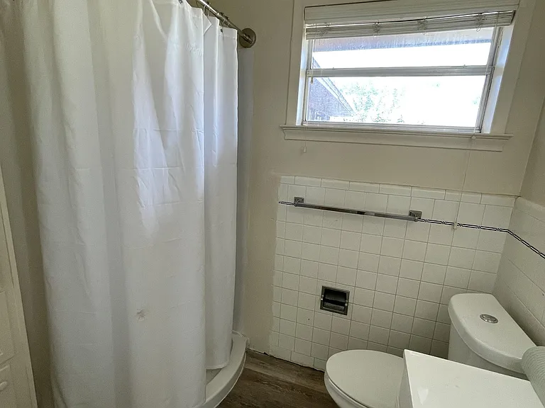 1402 Linden Dr — Photo 11