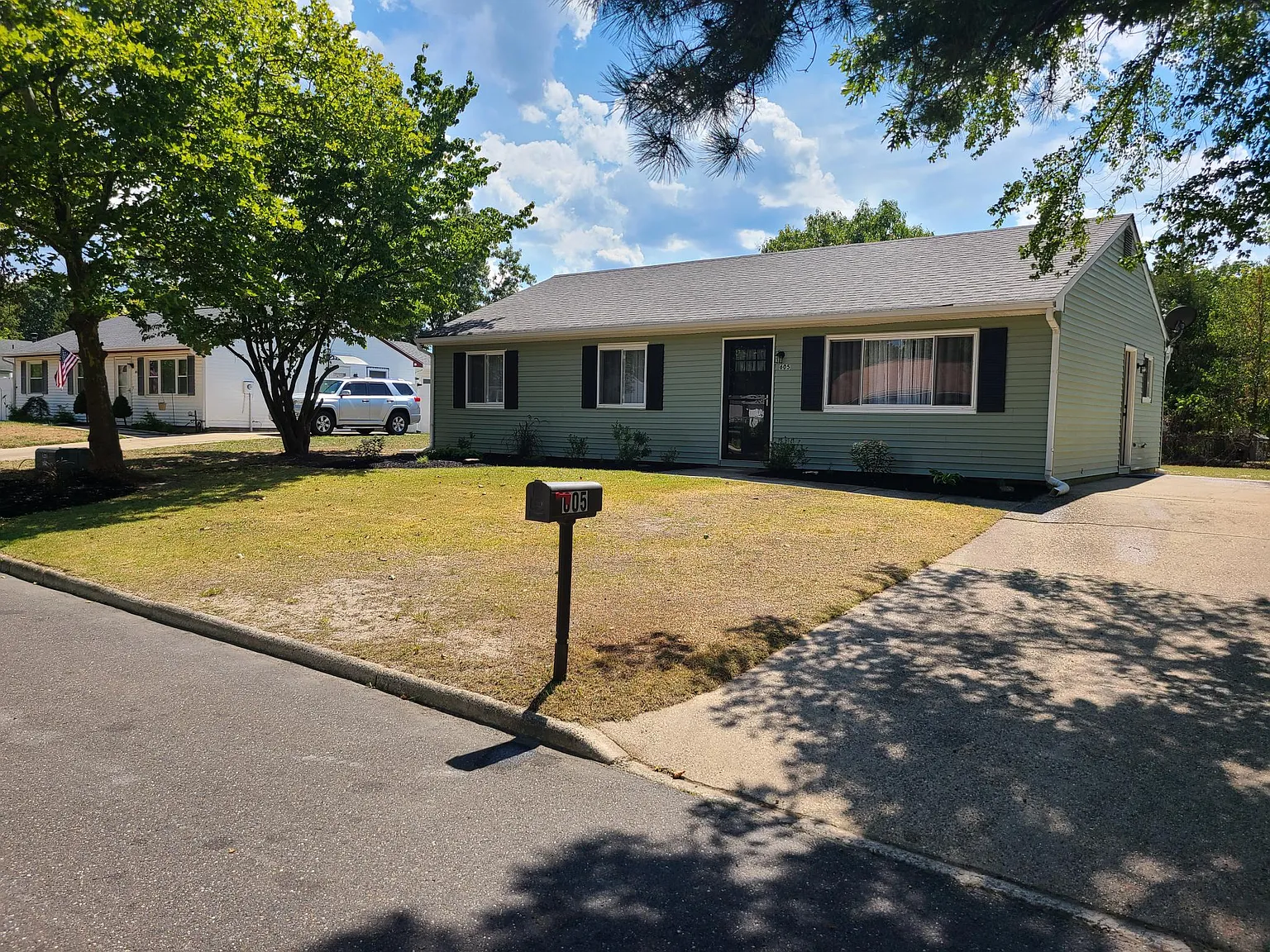 3 bed, 1118 sqft, $2,400 — Photo 2