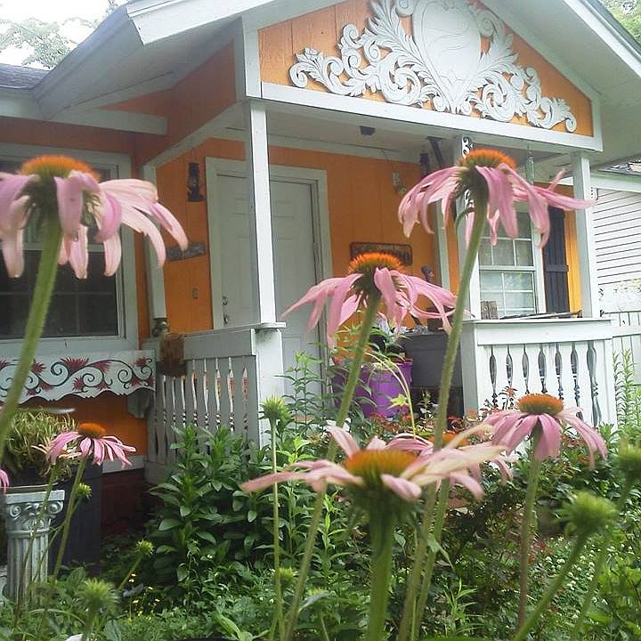 2nd image of 3220 Russell St