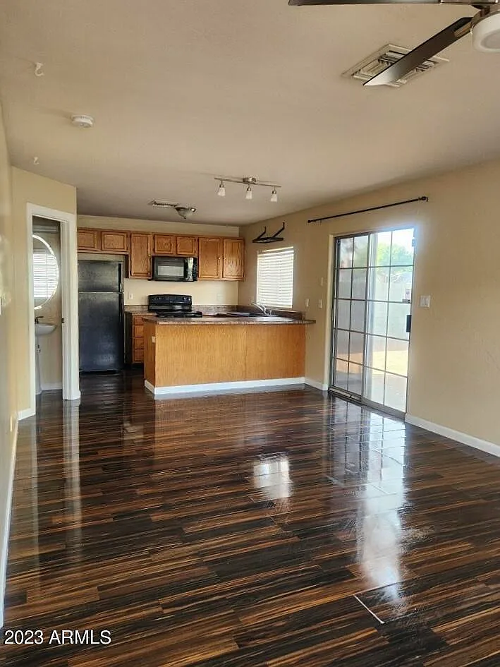 3 bed, 2.5 bath, 1360 sqft, $2,095 — Photo 2