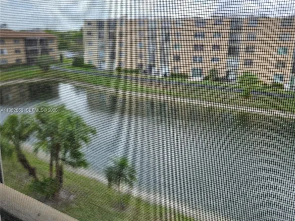 7740 NW 50th St APT 408, Lauderhill, FL 33351