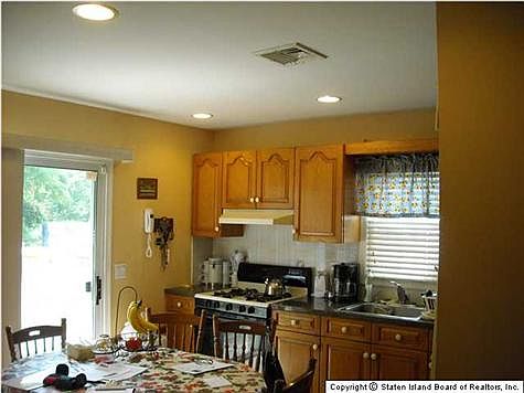 3rd image of 74 Roberts Dr