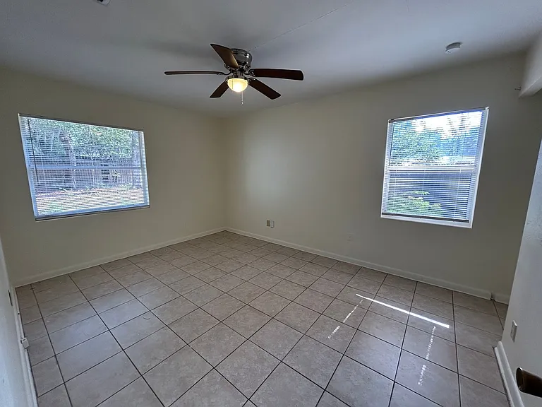 217 NW 36th Dr — Photo 17