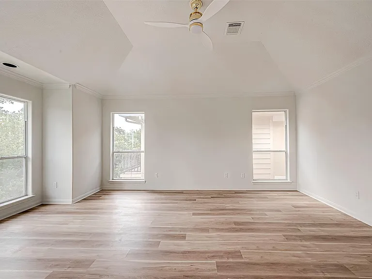 2150 Stacy Knl — Photo 32