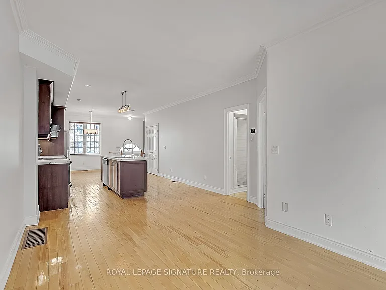 1019A College St — Photo 19