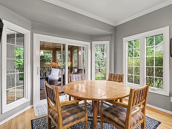4th image of 3739 Warwick Dr