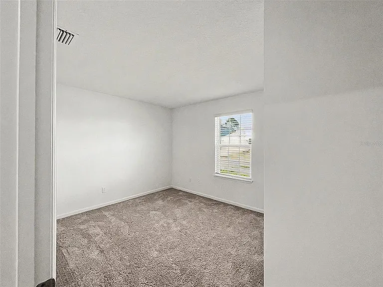 55 Signet Cir — Photo 32