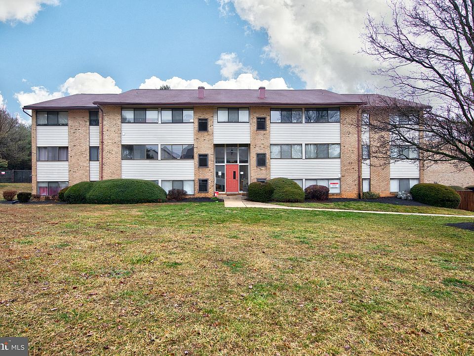 1st image of 110 Royal Oak Dr APT D