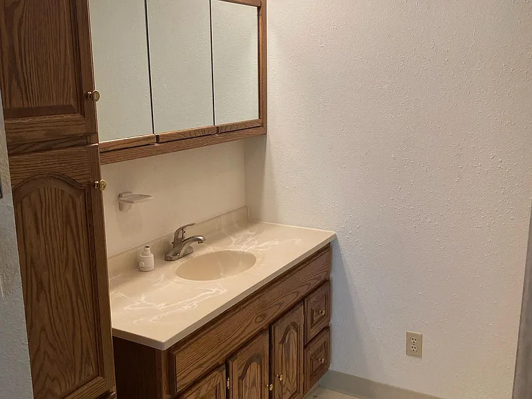 4050 E Ridge Rd — Photo 20