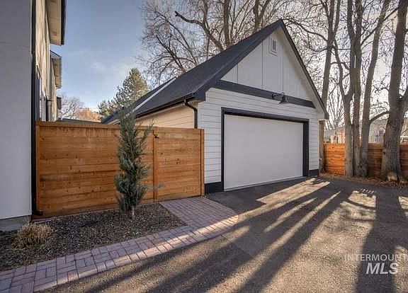 2 car detatched garage