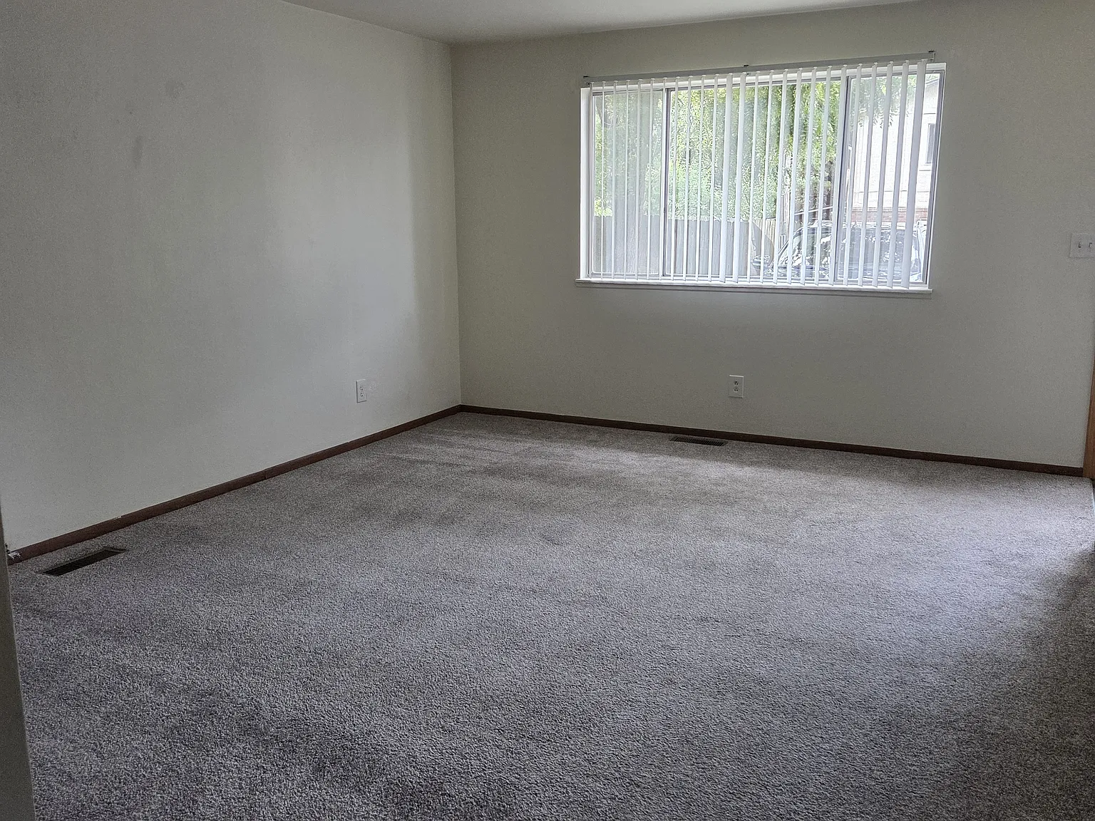 2 bed, 1.5 bath, 1200 sqft, $1,075 — Photo 3