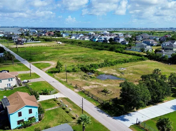 24 103rd St, Galveston, TX 77554