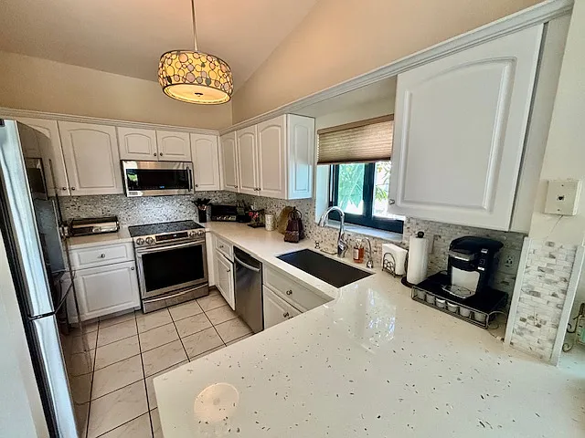 8410 Leeway Ln — Photo 15