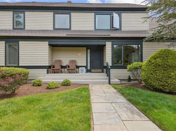 7 Brandywine Ln, Narragansett, RI 02882