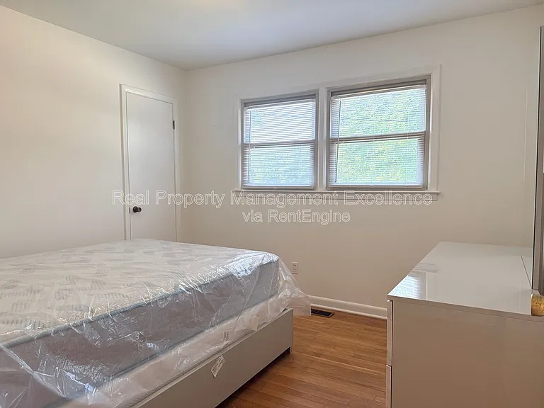 120 E Rowan St — Photo 38