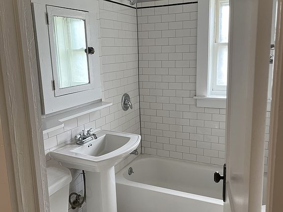 3rd image of 817 5th St NW #11028559