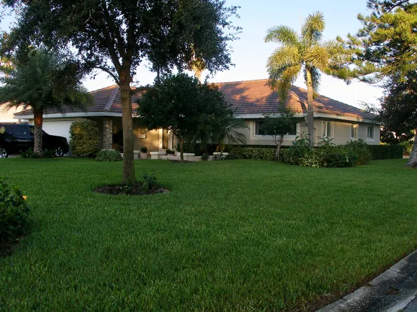 241 Isle Dr, Saint Pete Beach, FL 33706