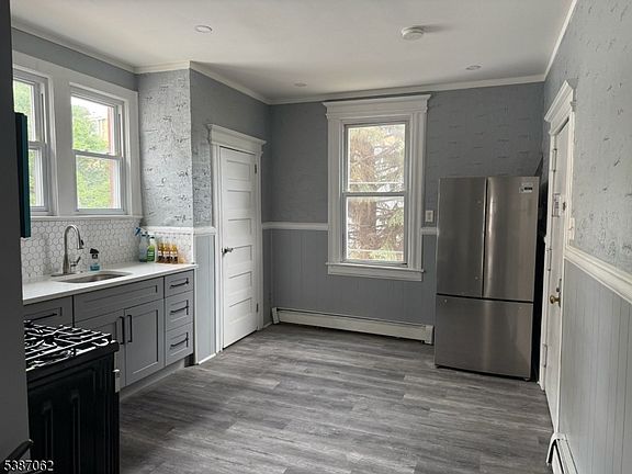 4th image of 31 Tappan St #1
