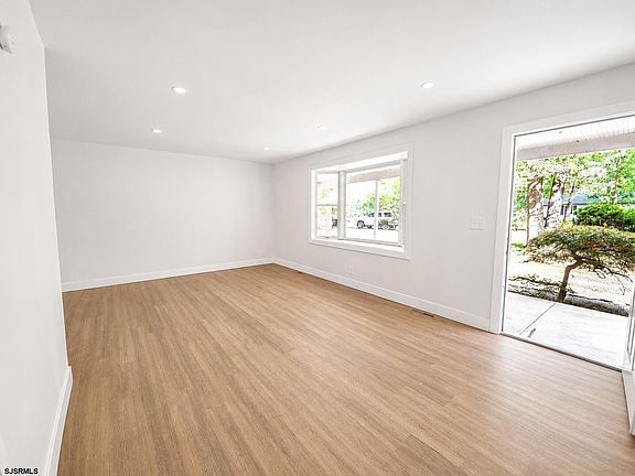 4th image of 430 Melon Ave