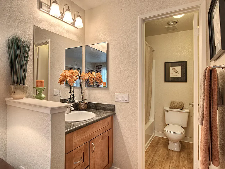 Regency Square Apartments — Photo 12