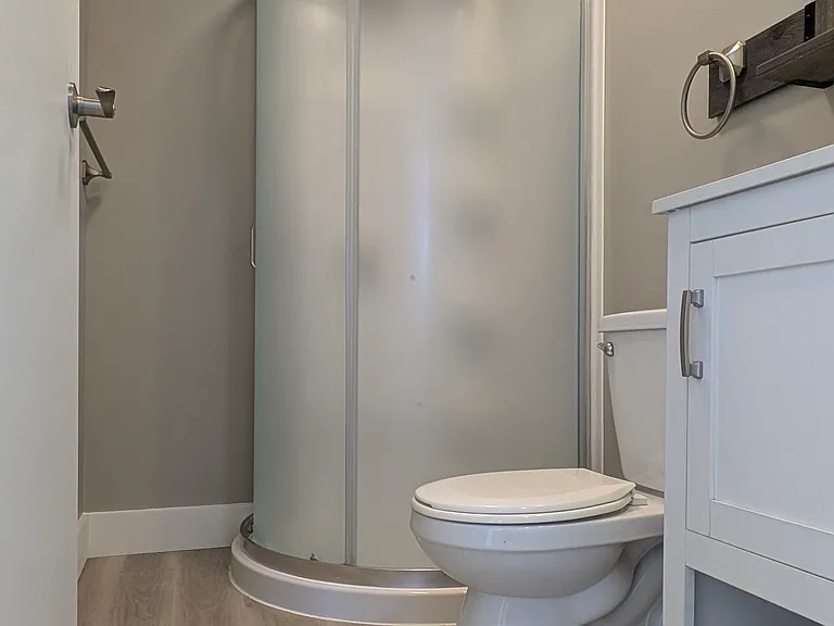 135 Wellington St N #11 — Photo 8