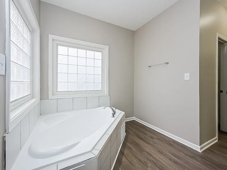 4060 Springvale Way — Photo 13