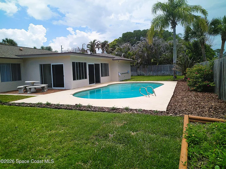 530 Rio Ln — Photo 24