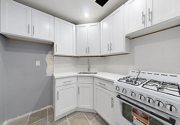 4th image of 247 New York Ave #13