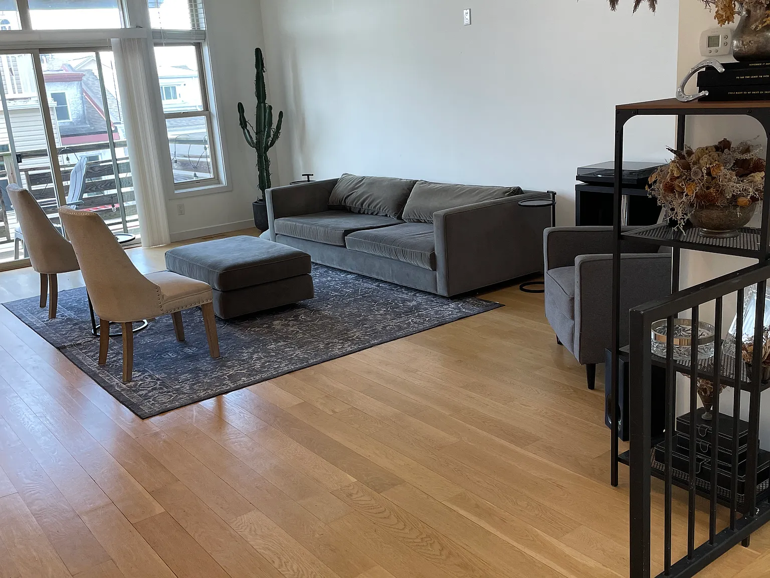 3 bed, 2400 sqft, $3,500 — Photo 3