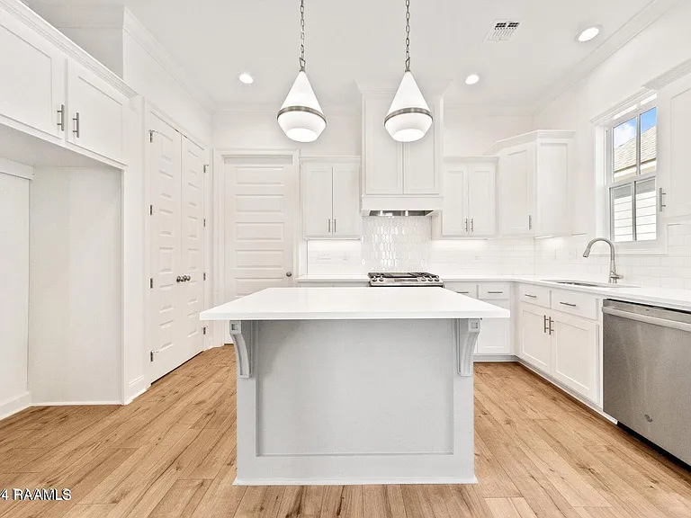 128 Oak Village Dr — Photo 4