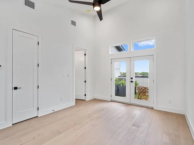 4208 Live Oak St #106 — Photo 13