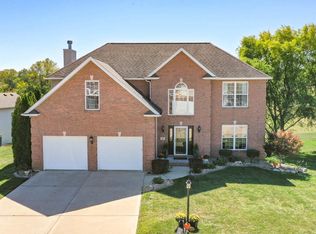 1809 Periwinkle Ln, Godfrey, IL 62035