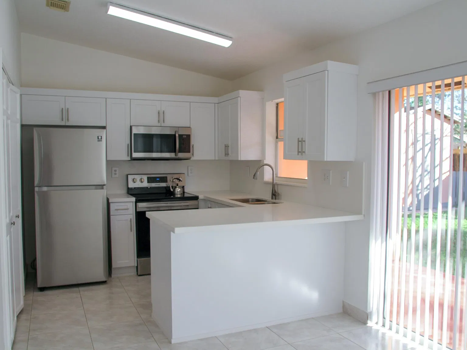 3 bed, 1254 sqft, $3,050 — Photo 4