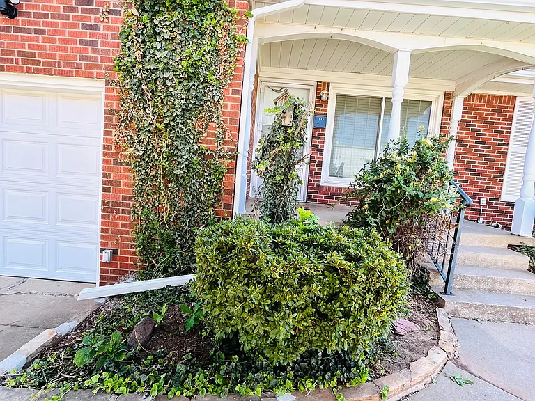 6712 N Ross Ave — Photo 2