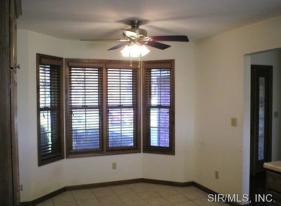 bay window in breakfast nook