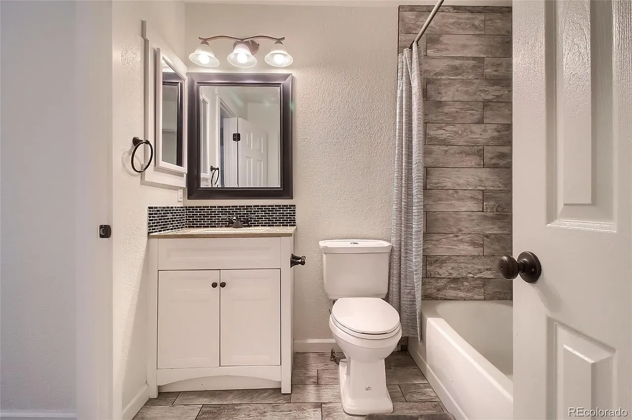 2 bed, 1.5 bath, 1064 sqft, $1,800 — Photo 2