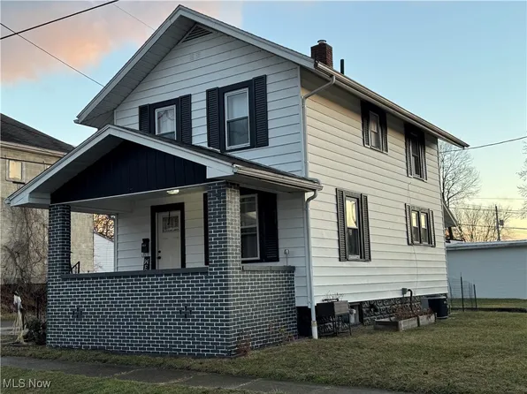 1015 Vine St, Coshocton, OH 43812
